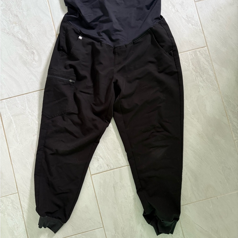 Fig’s Maternity Scrubs